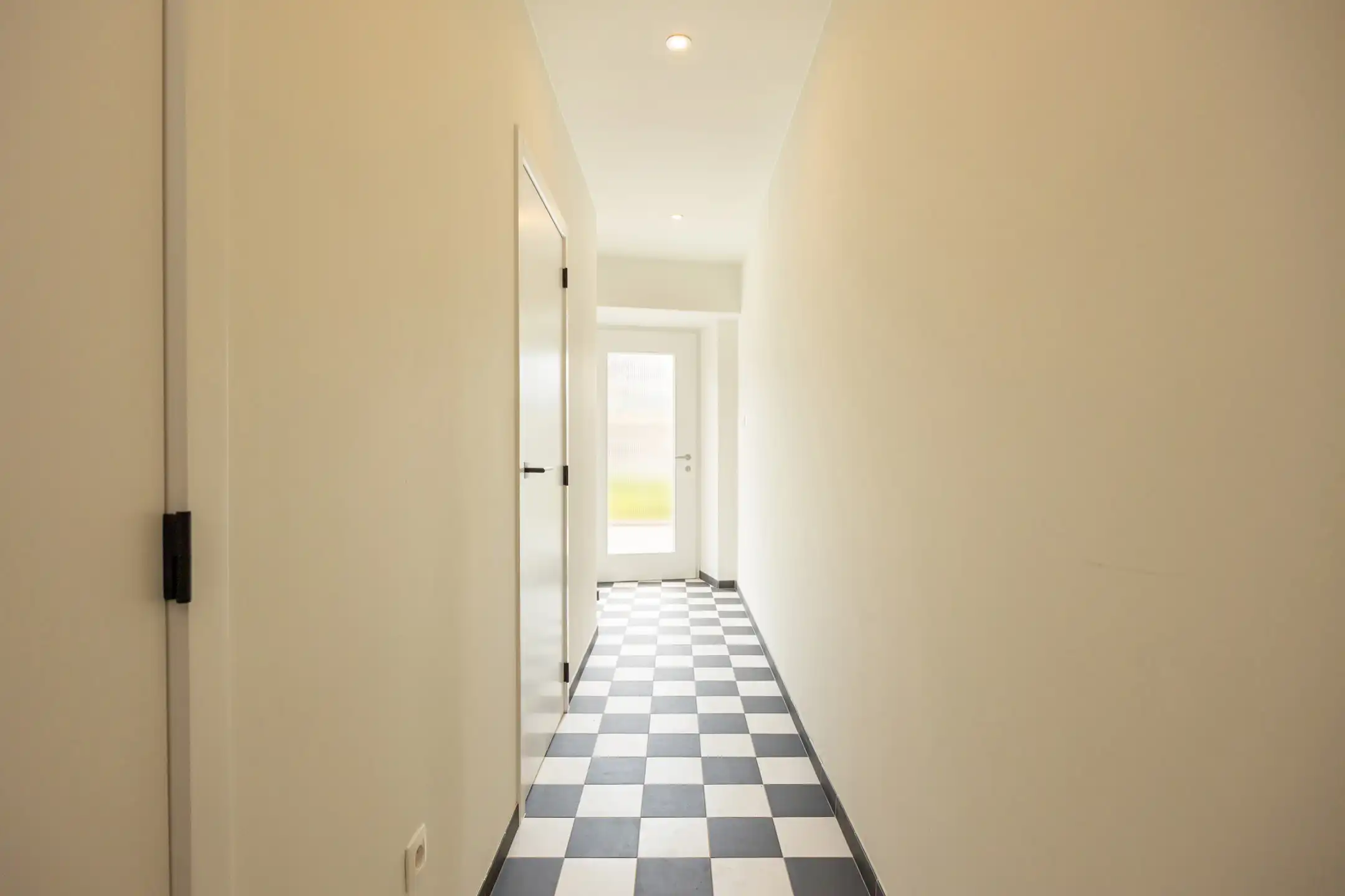Duplex appartement met twee slaapkamers en tuin foto 15