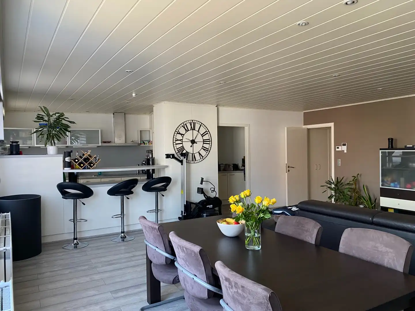 Instapklaar 2-slaapkamer appartement met dakterras foto 3