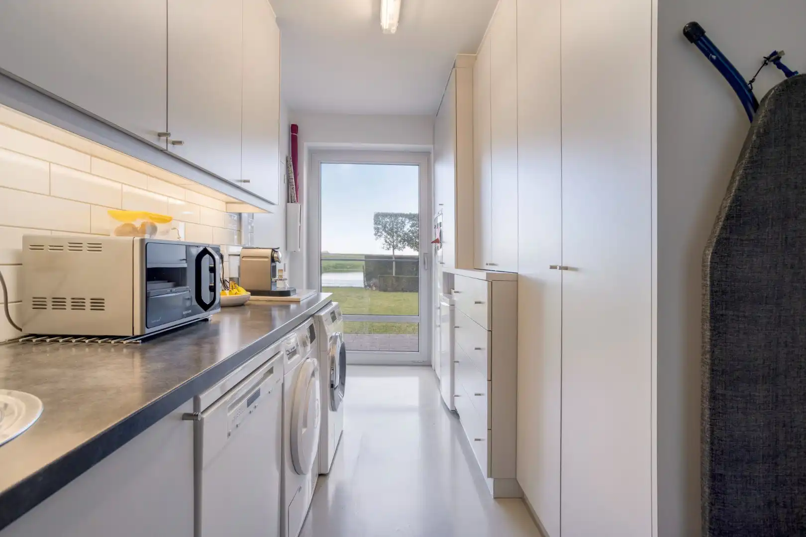 Gelijkvloerse architectenwoning met uitzonderlijke lichtinval op 742 m² foto 13