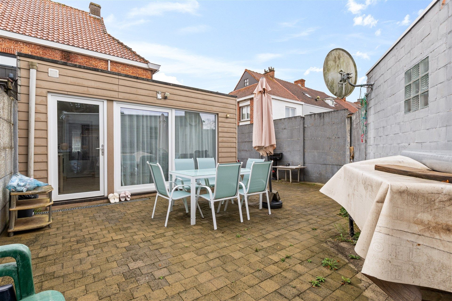 Centraal gelegen halfopen bebouwing met 3 slaapkamers. foto 15