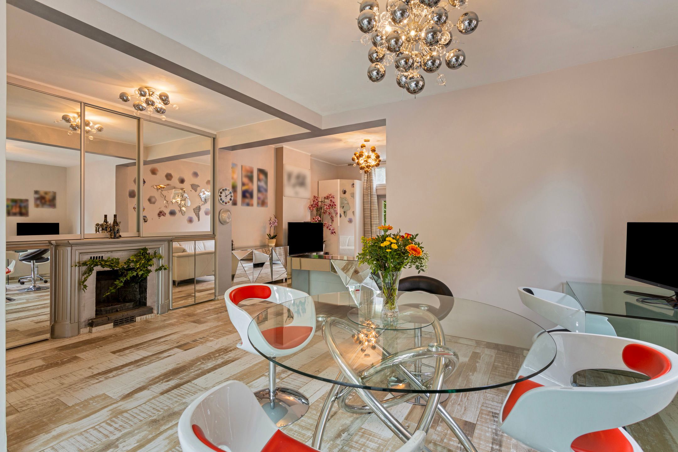 Driegevelwoning met apart concierge-huis en prachtige tuin foto 6