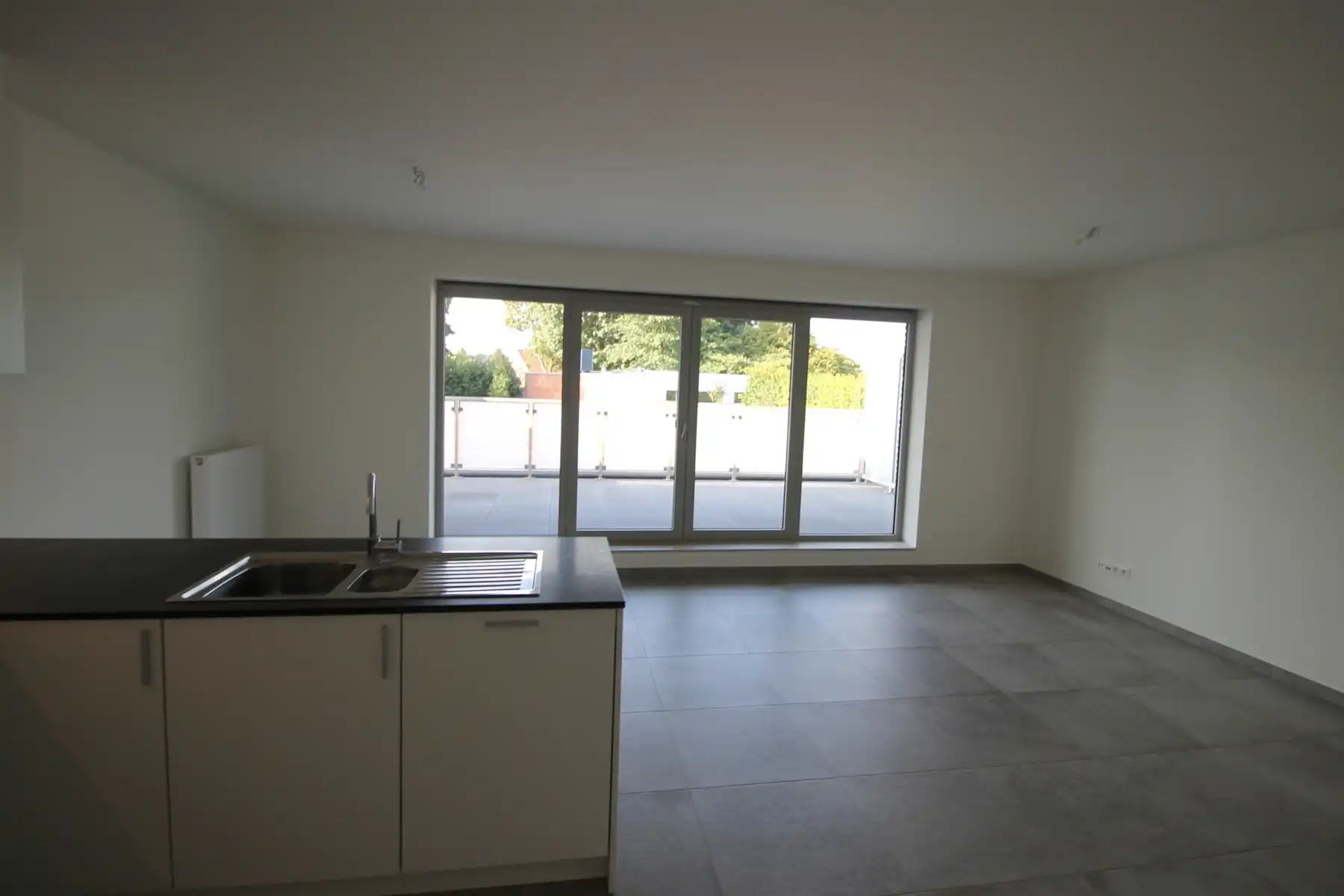 Knap appartement op de 1ste verdieping met 2 slaapkamers, terras en autostaanplaats. foto 5