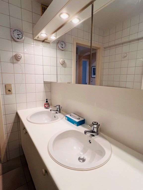 Ruim woonappartement met 3 slaapkamers en carport foto 14