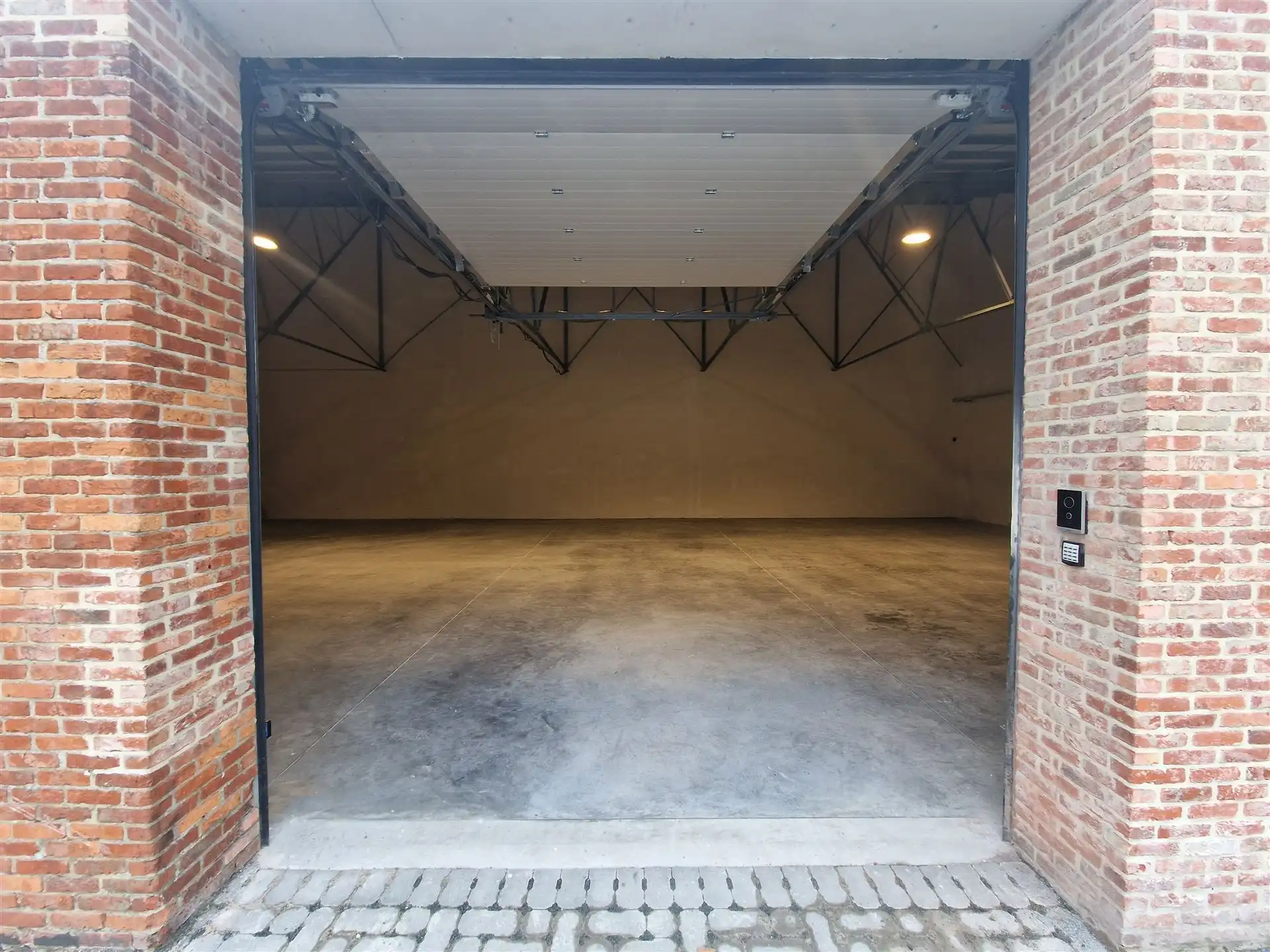 MULTIFUNCTIONEEL MAGAZIJN TE KOOP foto 3