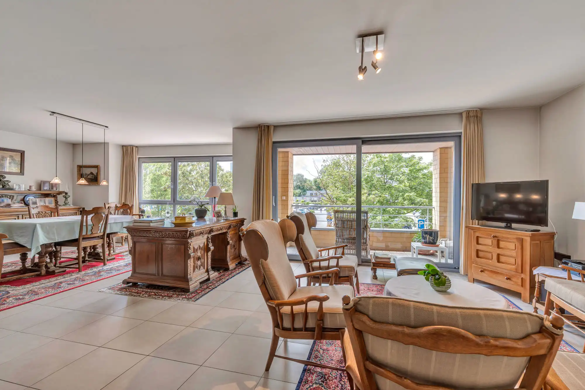 Ruim drieslaapkamerappartement, hart van Deinze te koop foto 2