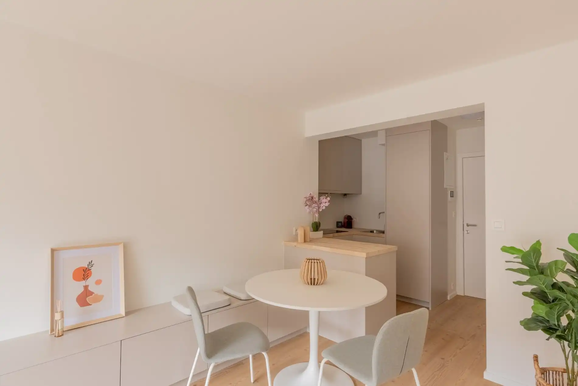 Vernieuwde en instaklare studio te Heist-aan-Zee foto 8