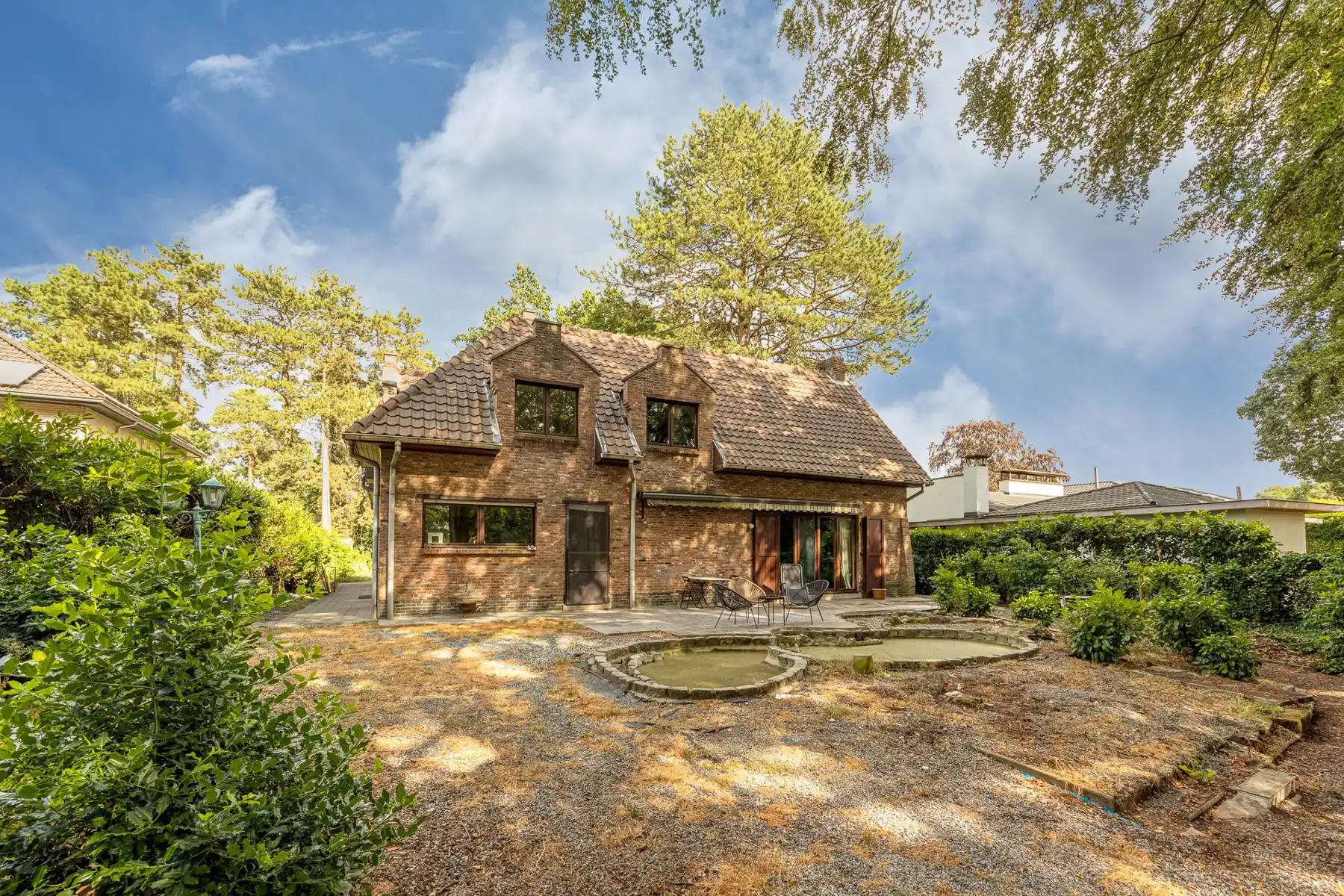 Te renoveren villa met paardenstallen op ca. 1753 m². foto 13