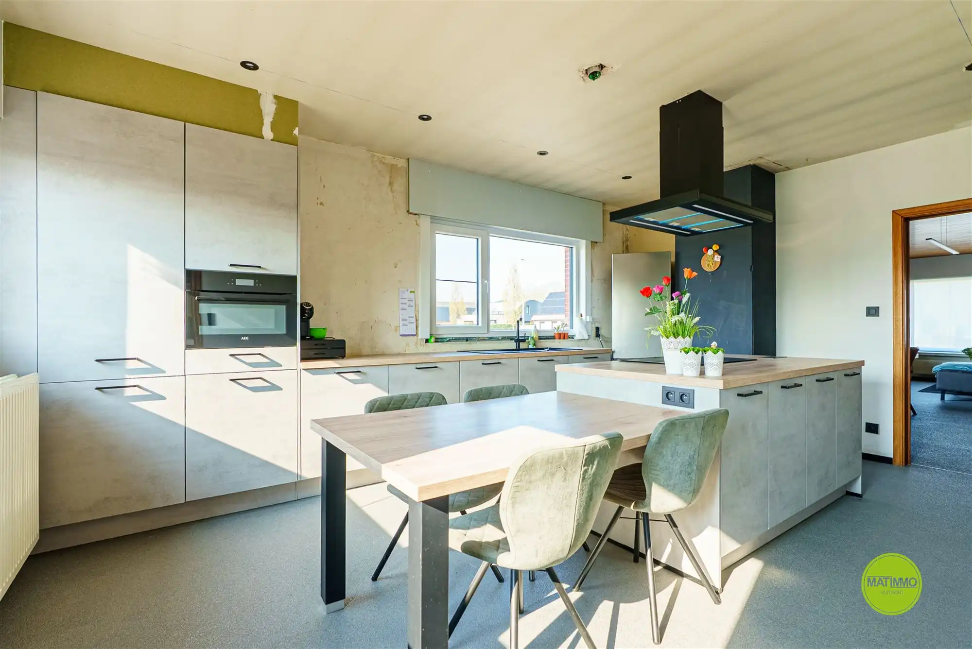 Gerenoveerde, instapklare gezinswoning met 5 slaapkamers foto 4