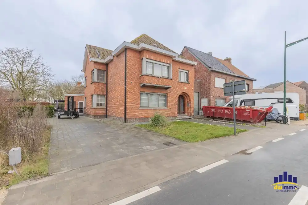 Instapklare woning met 4 slaapkamers & ruime tuin met bijgebouw in Evergem op 740m² foto 2