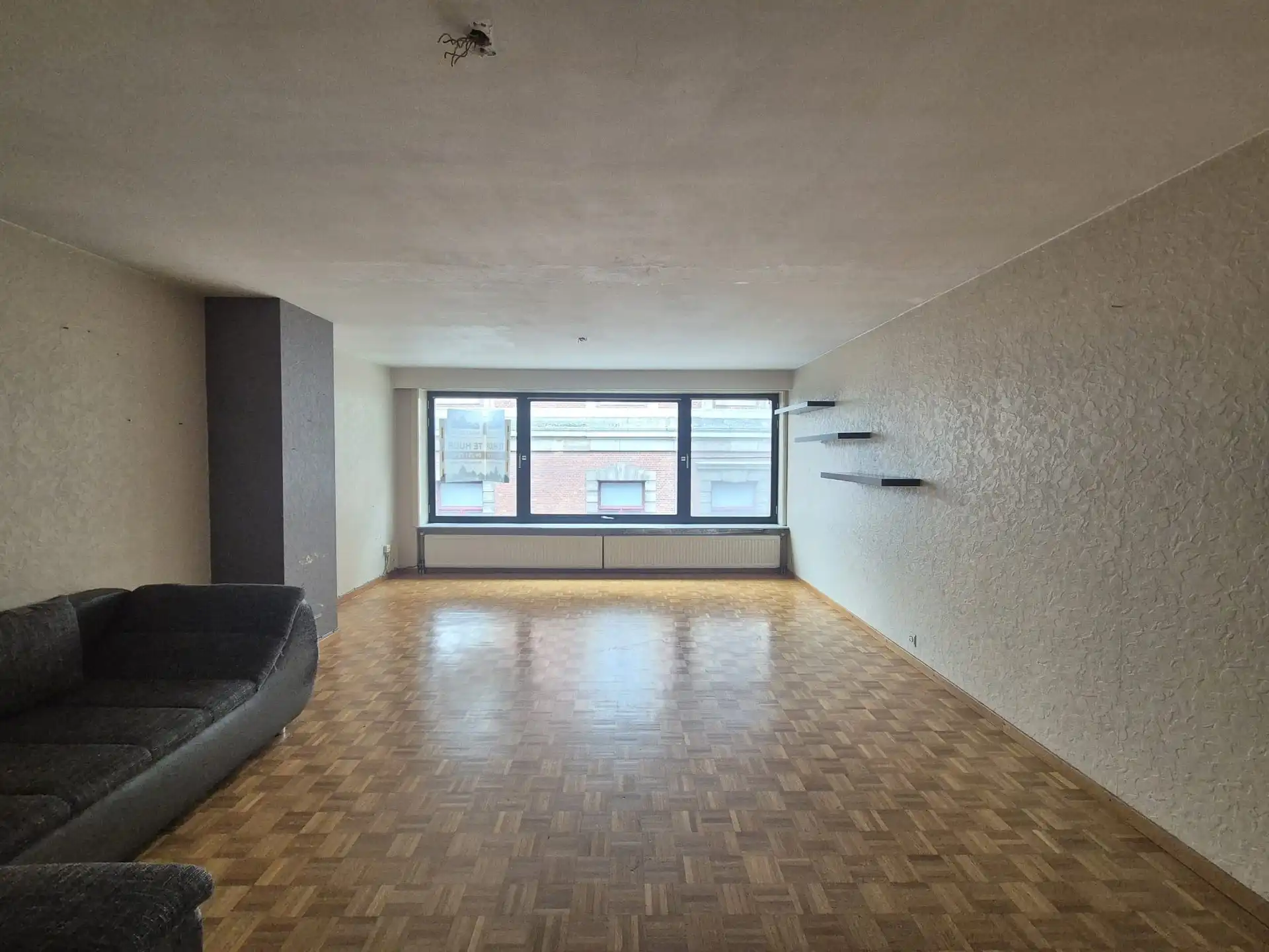 Ruim en lichtrijk appartement met 2 slaapkamers in het centrum van Wetteren. foto 3