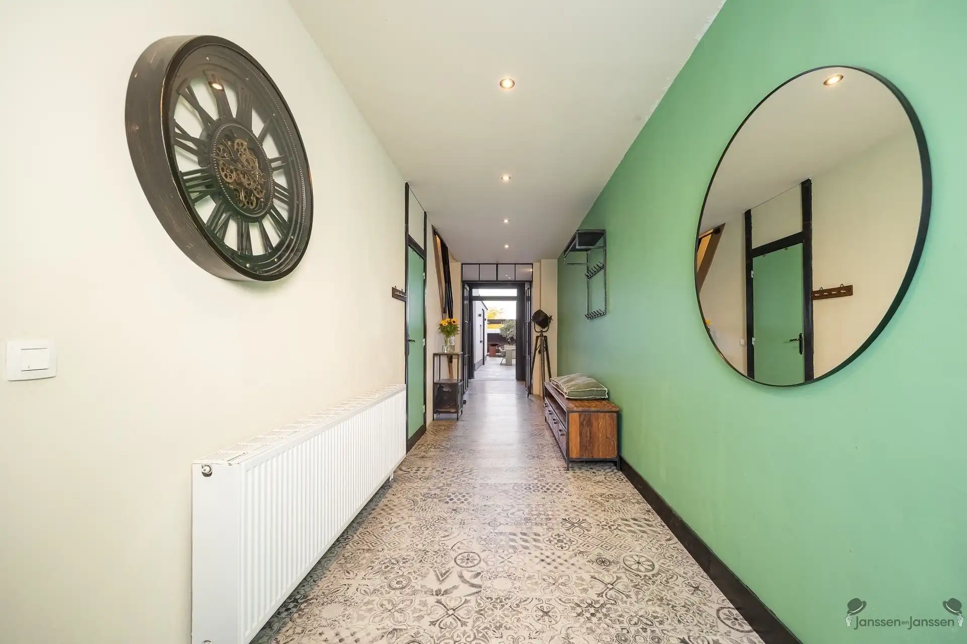 Instapklare, volledig gerenoveerde exclusieve gezinswoning in het hart van Ekeren foto 20