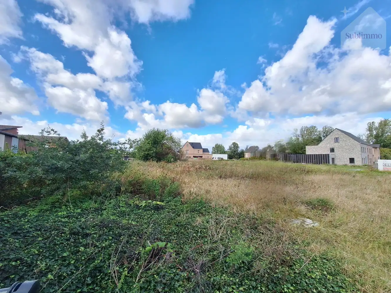 Rustig maar centraal gelegen bouwgrond voor een open bebouwing – Topligging nabij centrum en E313 foto {{pictureIndex}}