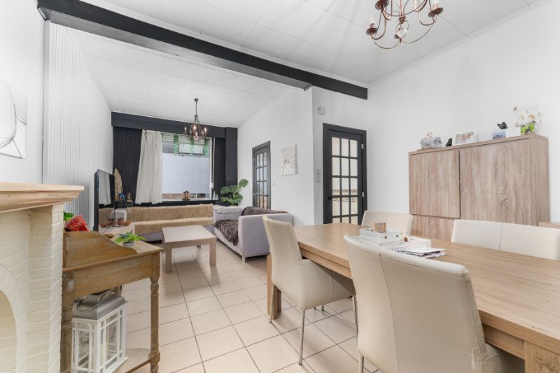 Woning met zij-ingang aan de stadsrand - 3 slpkmrs. foto 3