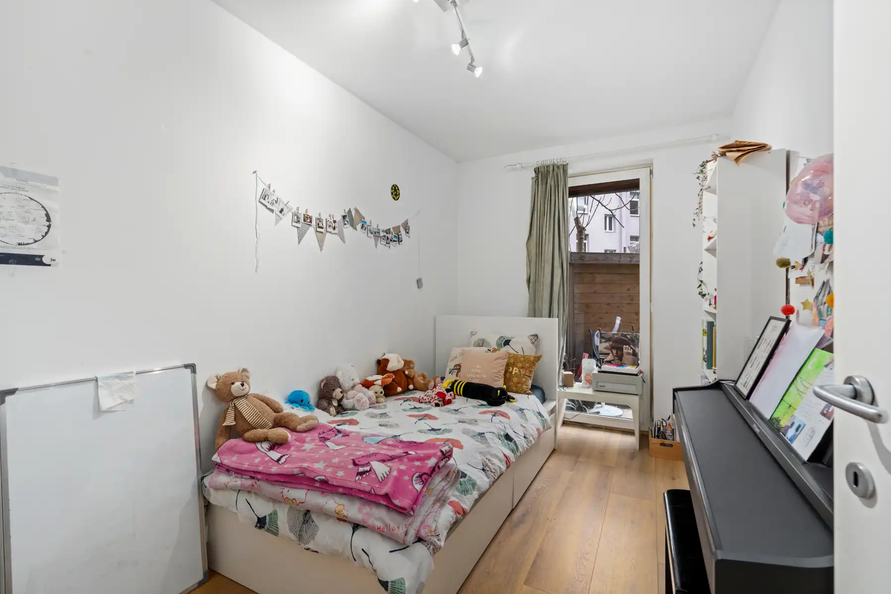 Gelijkvloers appartement 2 slaapkamers + terras + parking foto 12