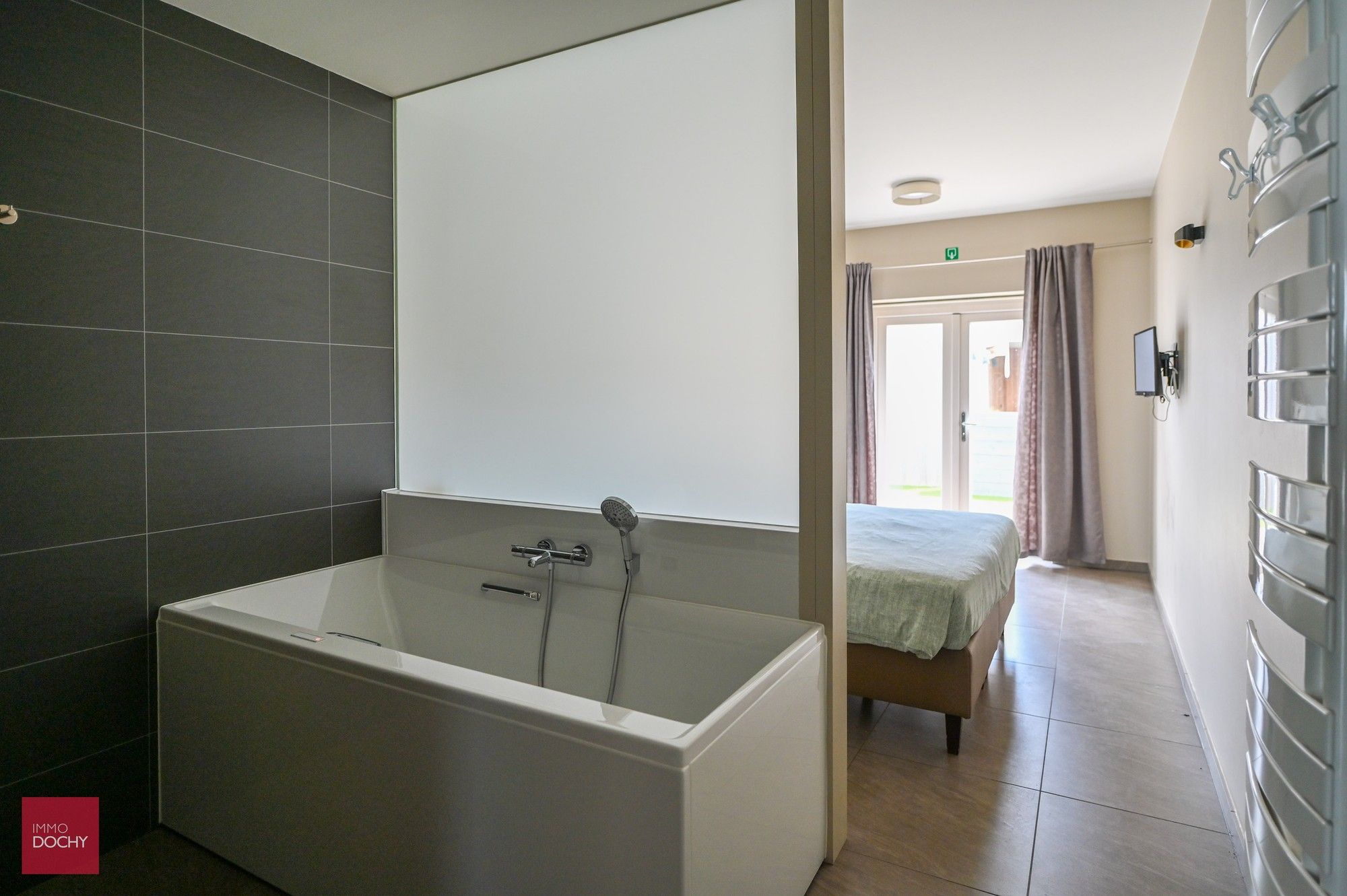 Mooie alleenstaande energiezuinige woning (A-label) met alle comfort en discretie foto 5