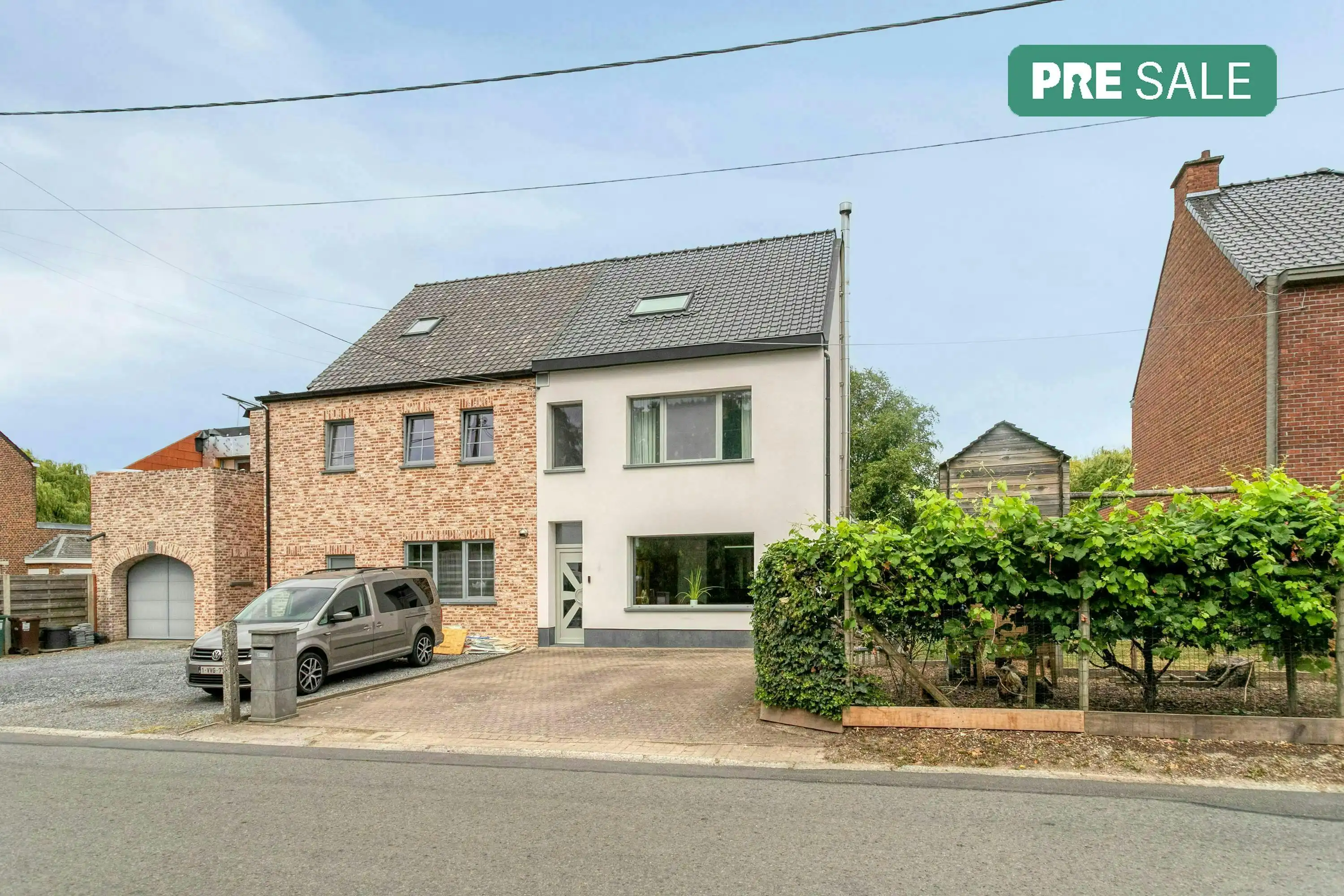 Charmant halfopen huis te koop nabij het Muziekbos in Ronse foto {{pictureIndex}}