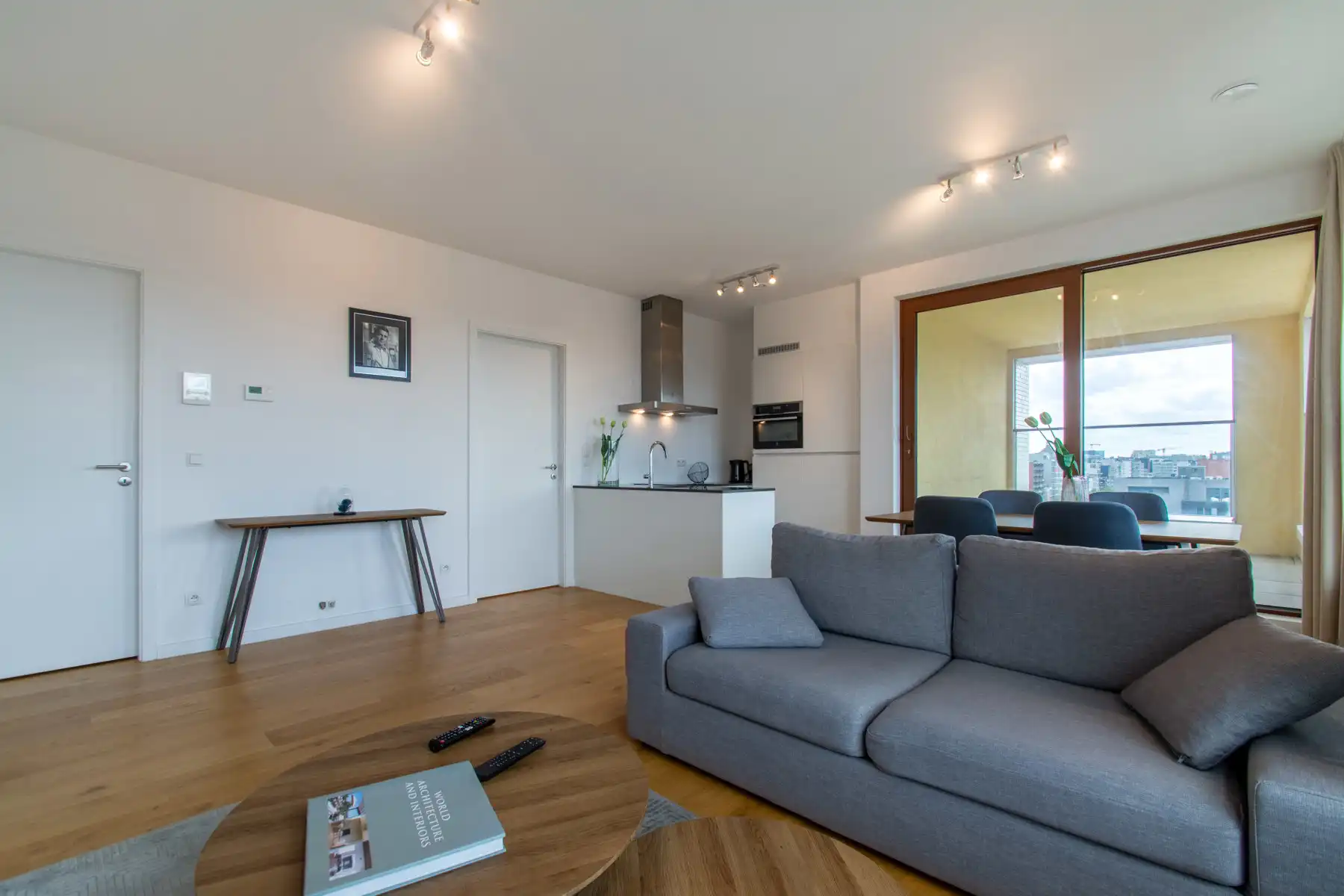 Prachtig gemeubeld 2-kamer appartement met TERRAS foto 3
