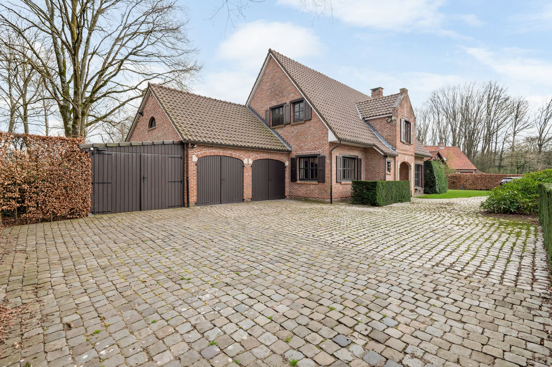 Te renoveren villa met uniek vrij zicht op ca. 2.065m². foto 3