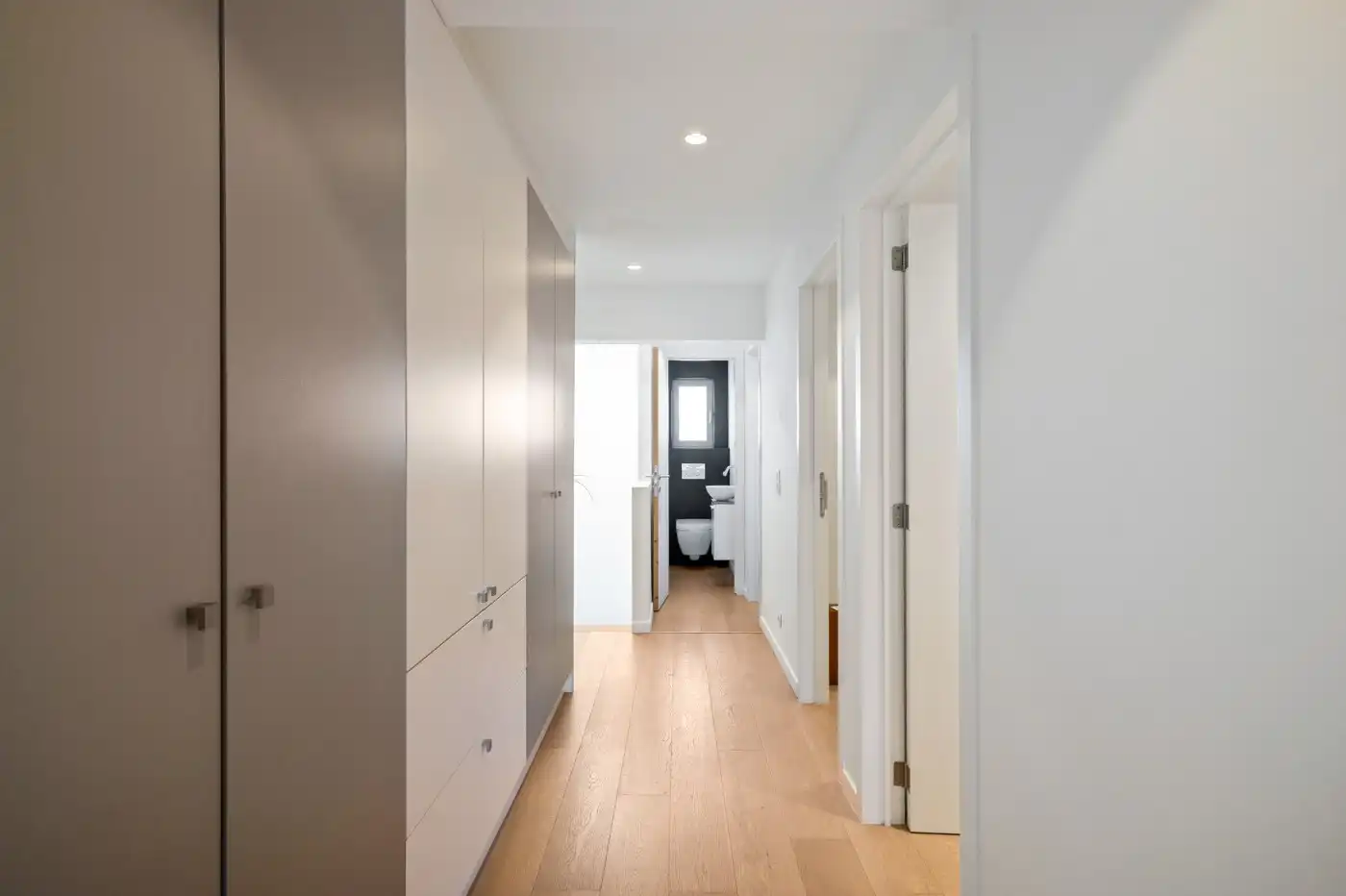 Volledig gerenoveerde woning met commerciële ruimte en 3 slpk. foto 13