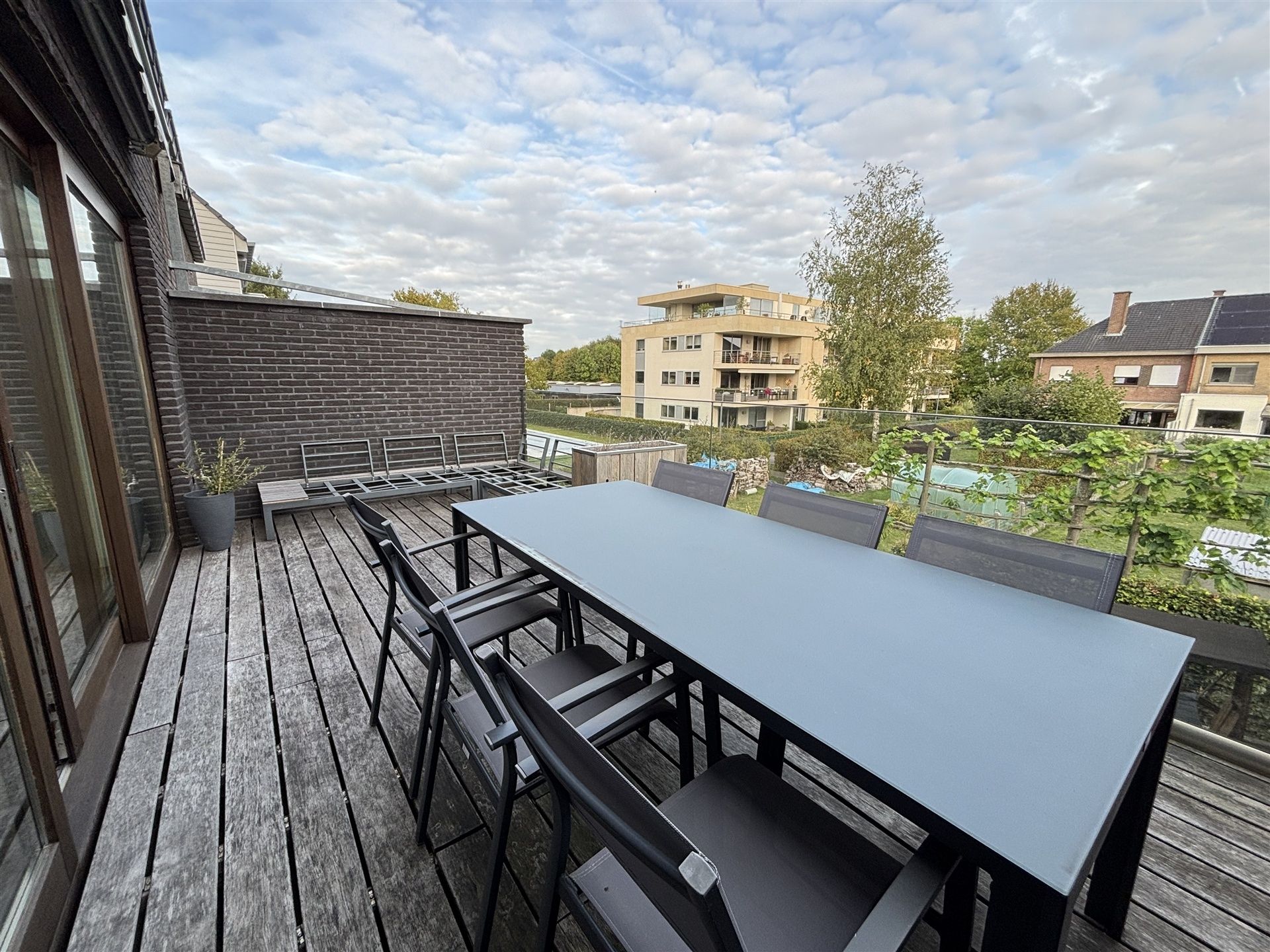 BEZOEKEN VOLZET: Moderne woning met 4 slaapkamers en tuin  foto 8