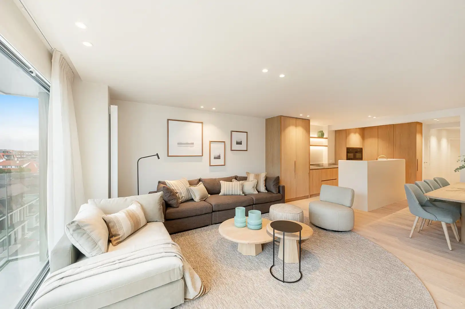 Res. Orfeo – Ruim en volledig gerenoveerd appartement met 3 slaapkamers foto {{pictureIndex}}