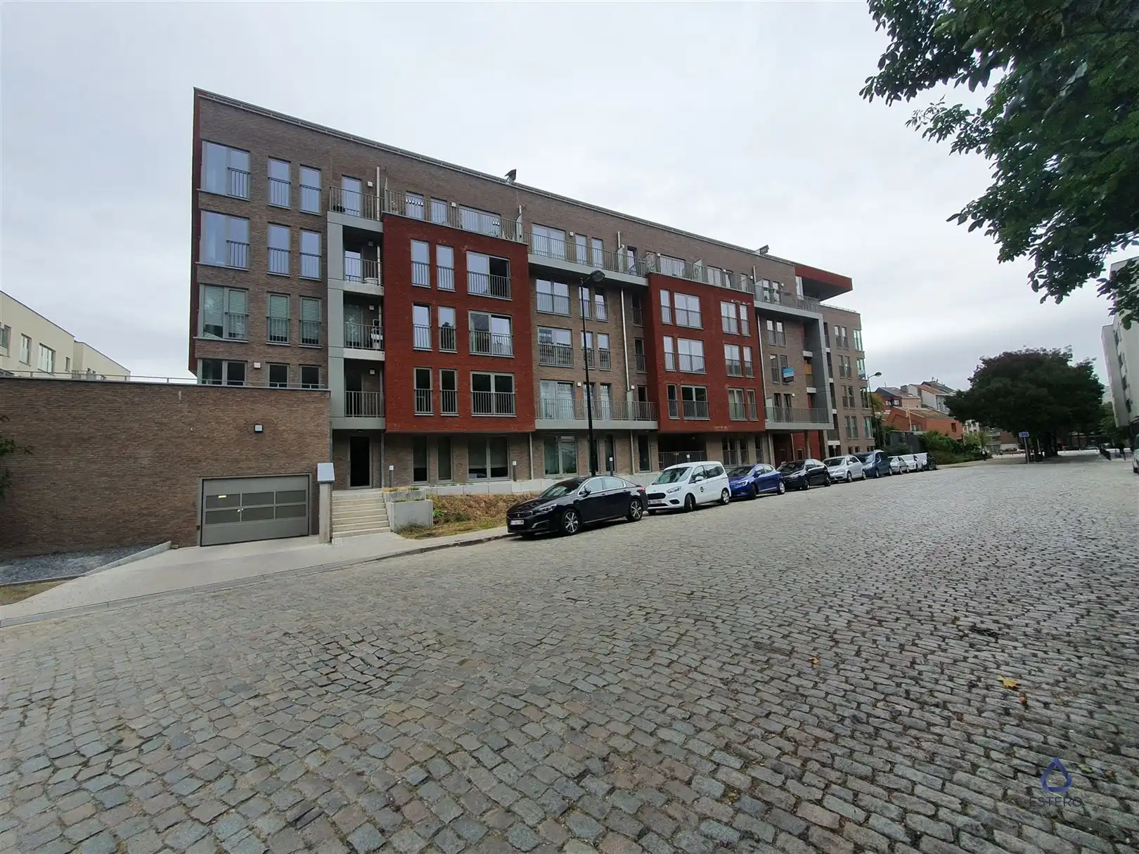 Top afgewerkt 2-slaapkamerappartement aan Tour & Taxis foto {{pictureIndex}}