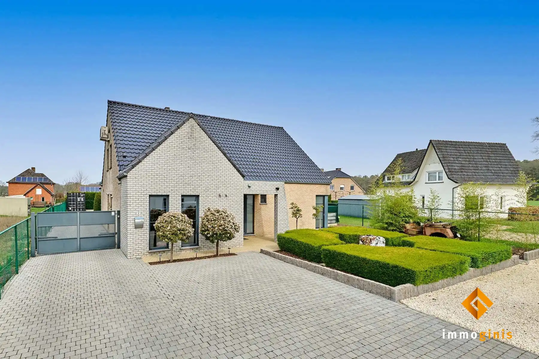 Luxueuze woning met 3 tot 5 slaapkamers en zéér grote, vrijstaande garage op een mooi perceel van 9a60ca. foto 23