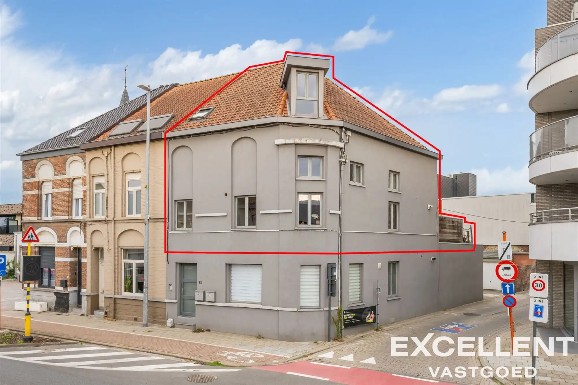 Uitzonderlijke woning te koop centrum Deinze  foto {{pictureIndex}}