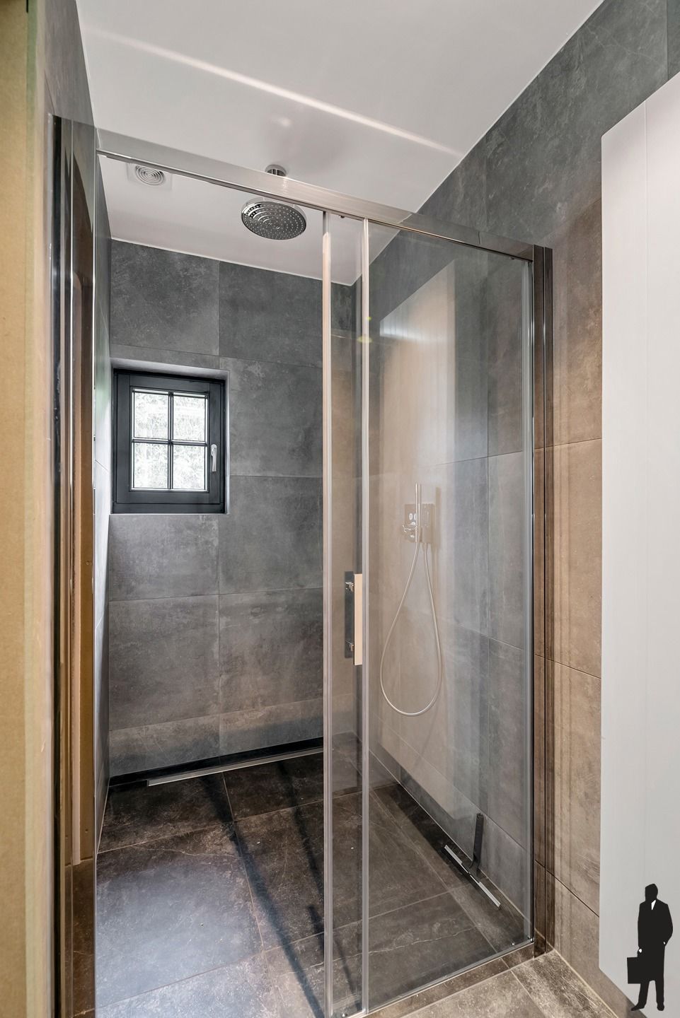 Charmante rietgedekte villa in Brasschaat: instapklaar met moderne afwerkingen en prachtige tuin!   foto 6
