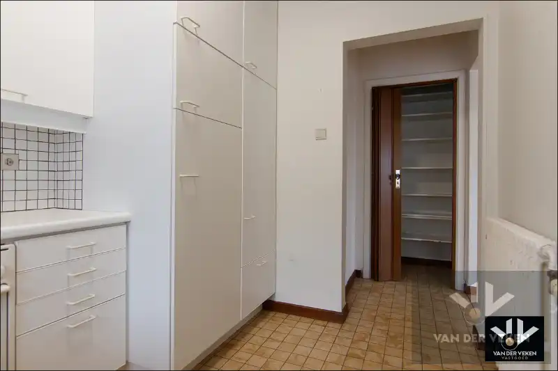 Op te frissen, lichtrijk appartement op toplocatie in bruisend Hasselt foto 13