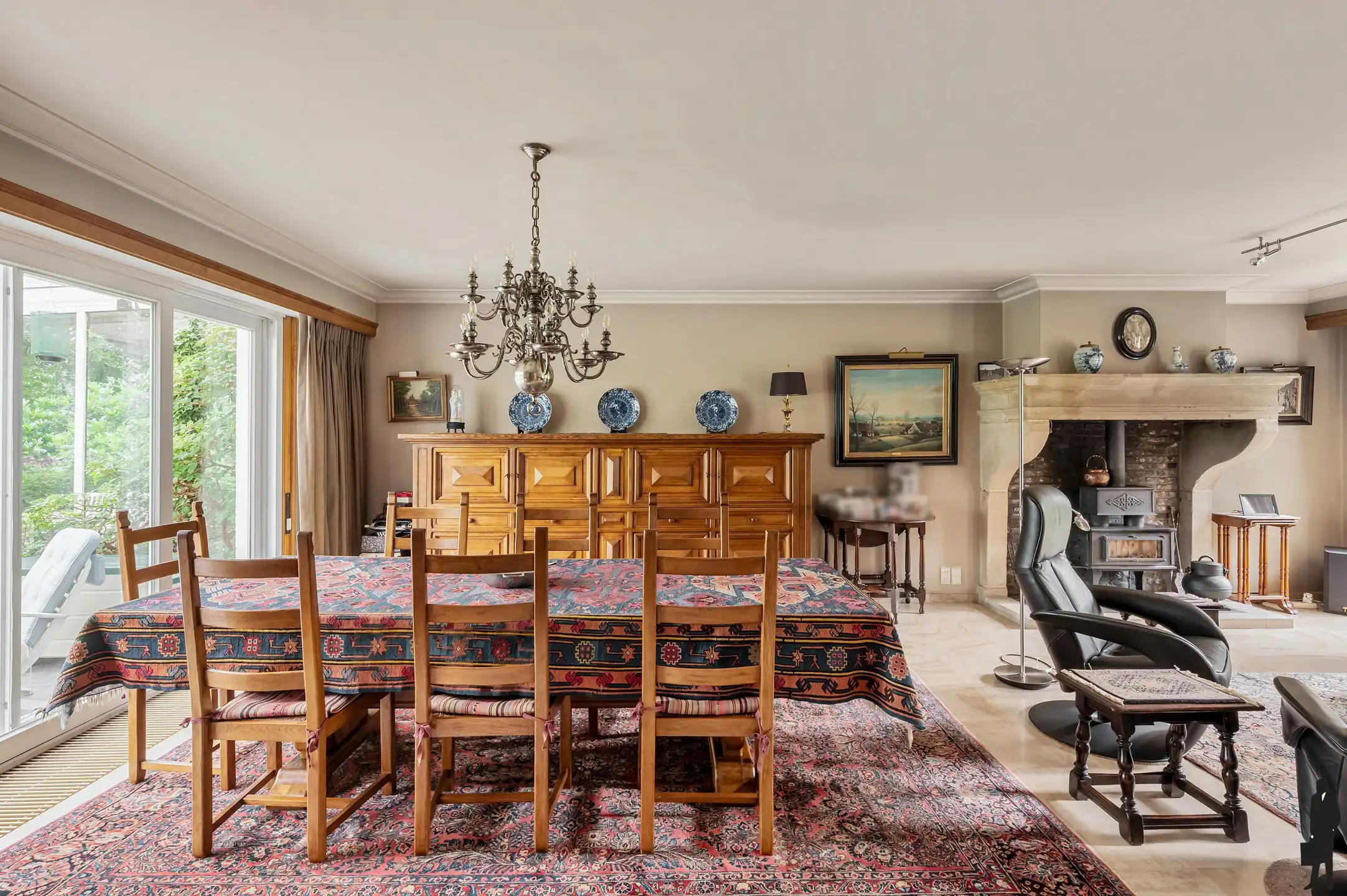 Statige villa op prachtig aangelegd perceel  met 4 slaapkamers en inpandige garage foto 11
