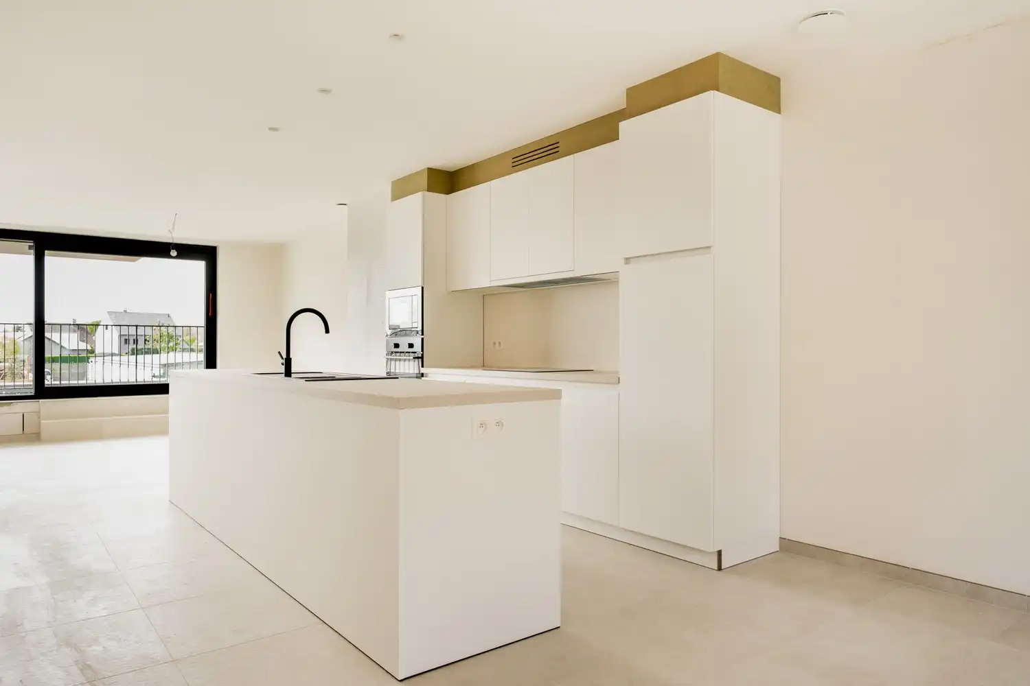 Ruim doorzonappartement nabij het centrum foto 3