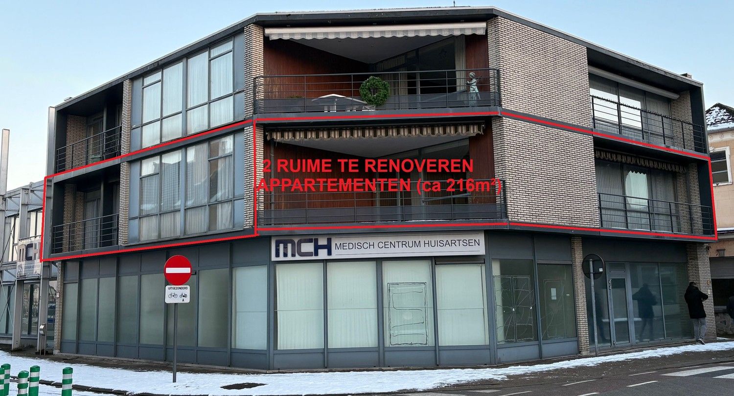 2 ruime goed gelegen te renoveren appartementen foto {{pictureIndex}}