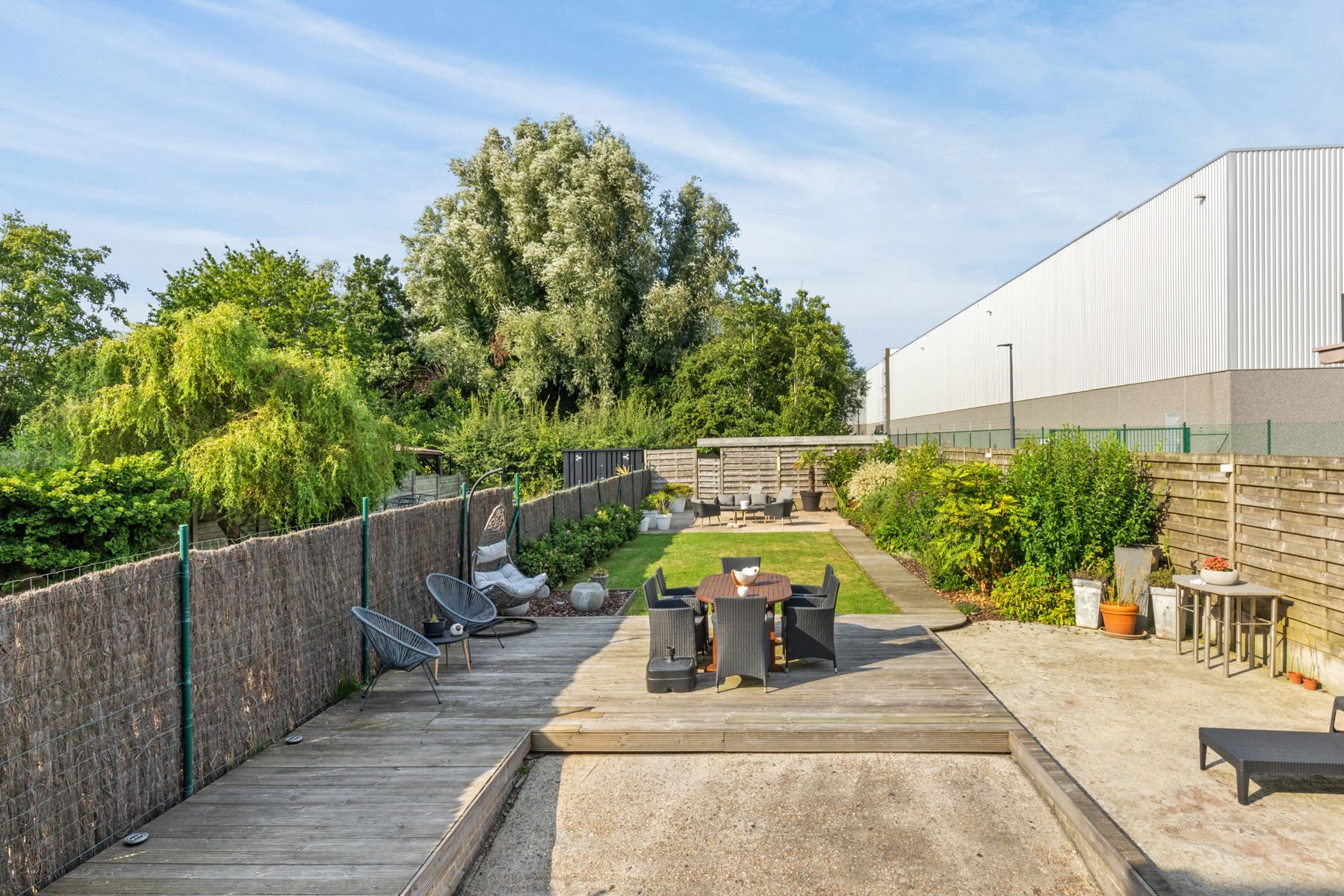 Charmante halfopen woning met ruime tuin, garage en duurzaam watergebruik! foto 17