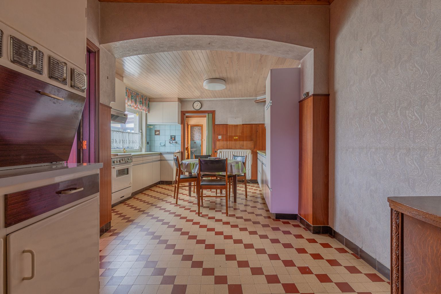 Ruime te renoveren gezinswoning met 4 slpks! foto 6