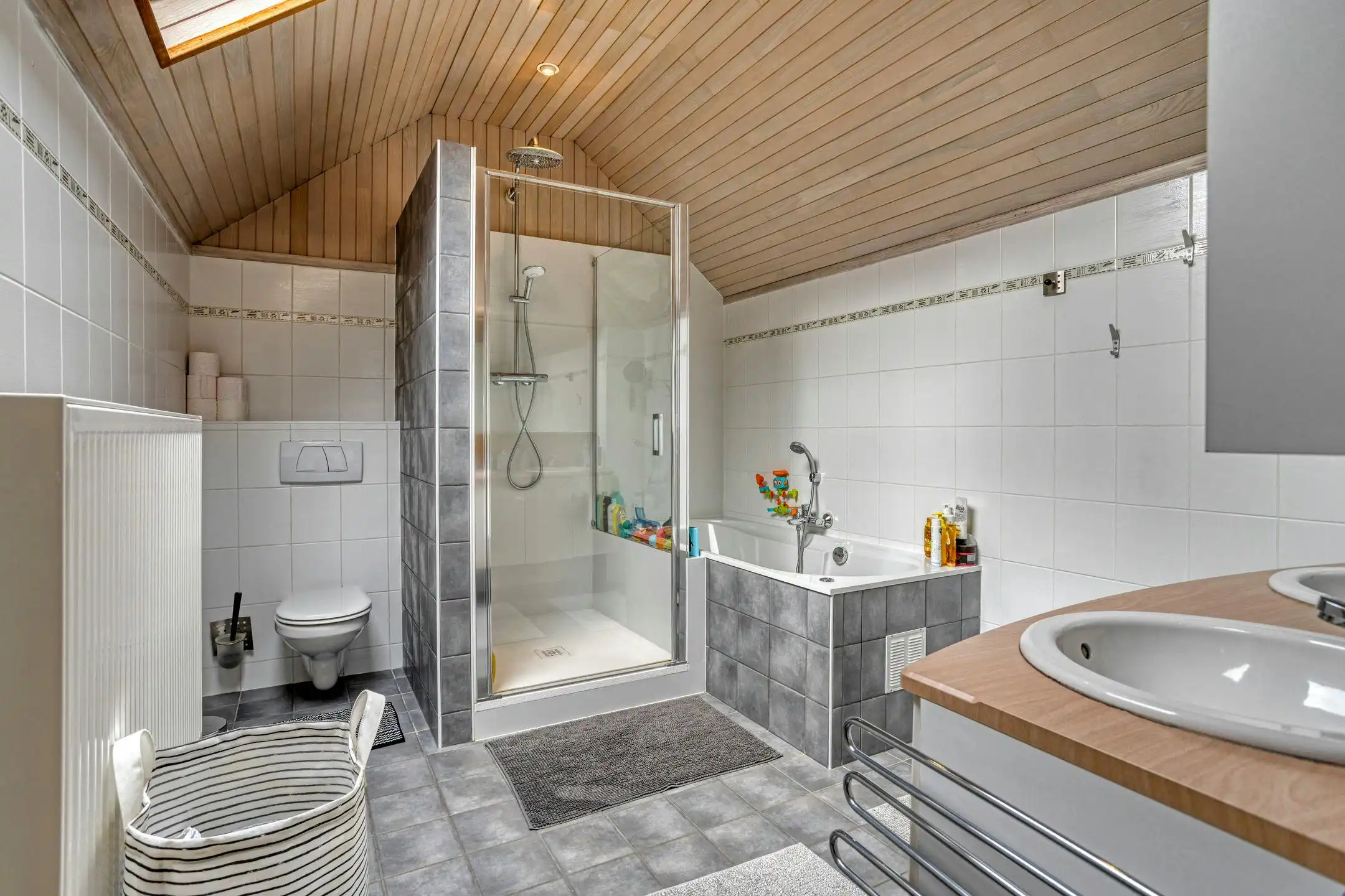 Instapklaar huis in het centrum van Waregem met 5 kamers foto 9