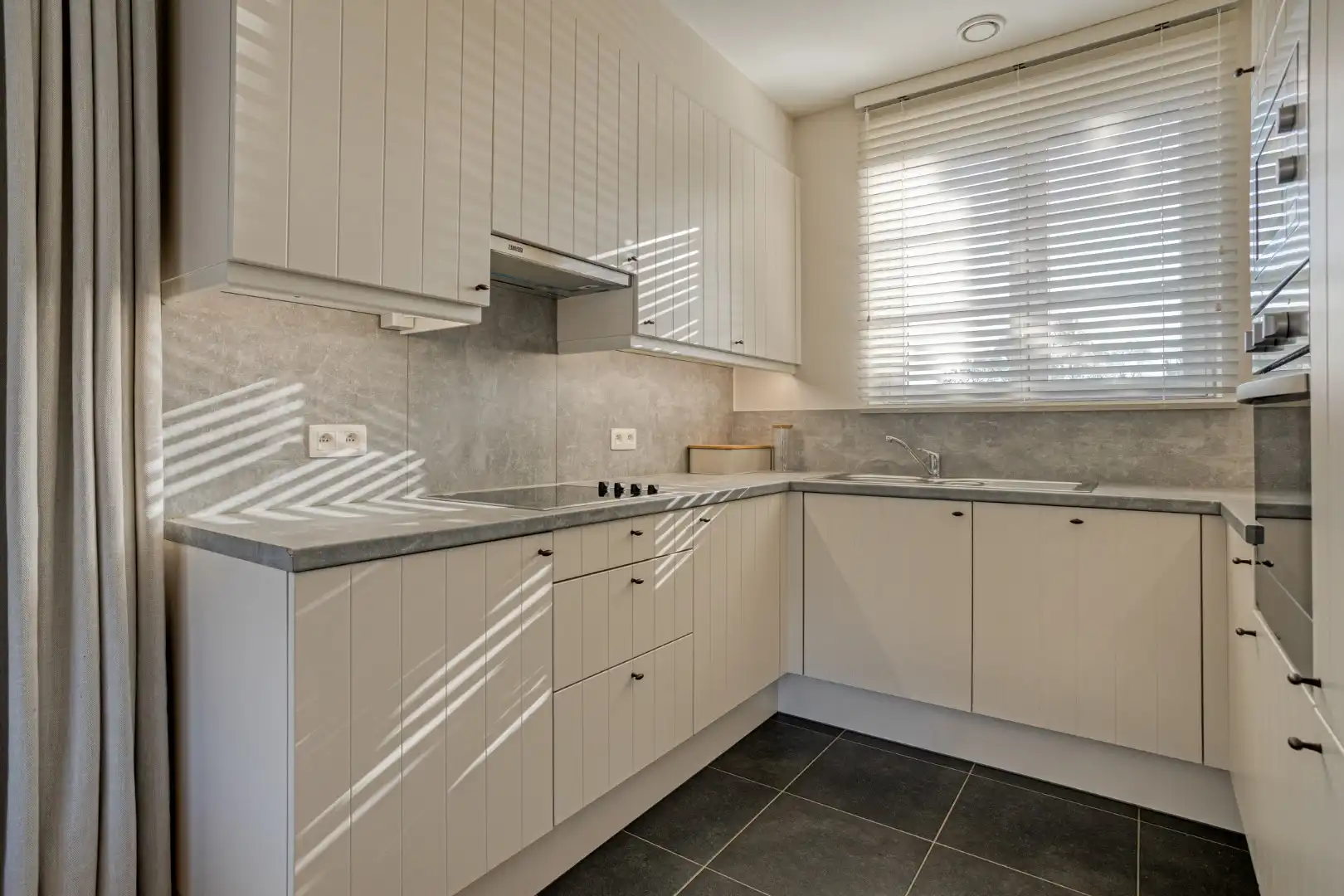 Recente halfopen woning met 4 slaapkamers en garage! foto 8