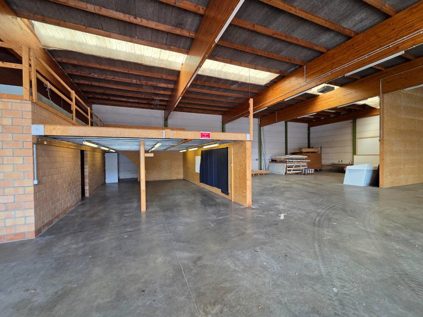Opslagruimte van 555m² met bureel foto 11
