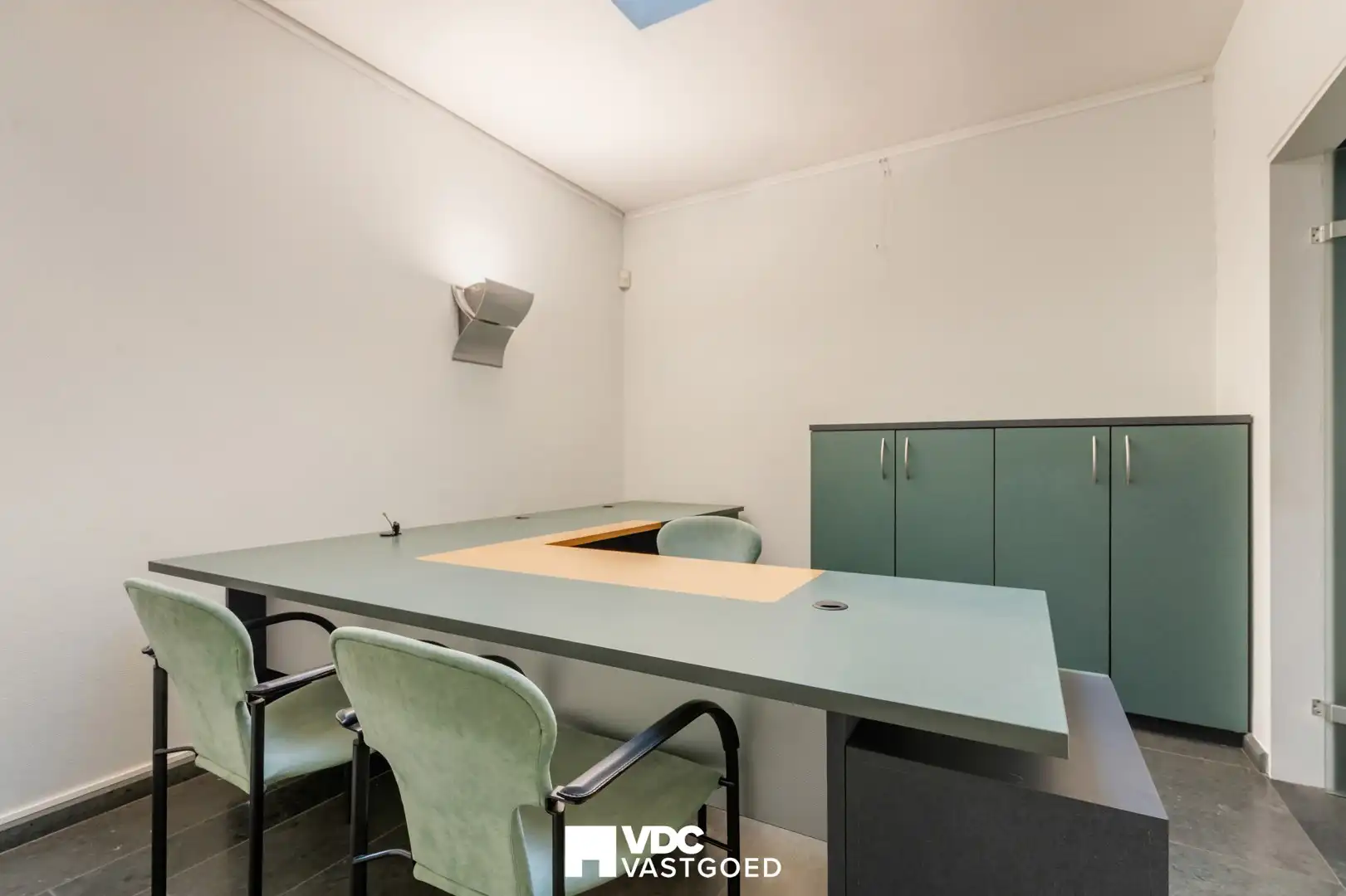 Uniek wonen & werken in hartje Tongeren – karakterpand met handelsgelijkvloers en ruim appartement foto 7