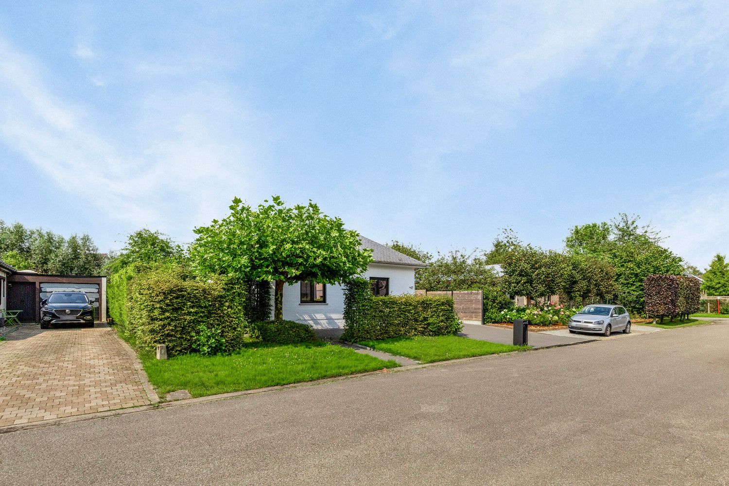 Prachtig gerenoveerde villa in een doodlopende straat met 3 slaapkamers, garage en tuin met tuinpaviljoen op 611m2. foto 3