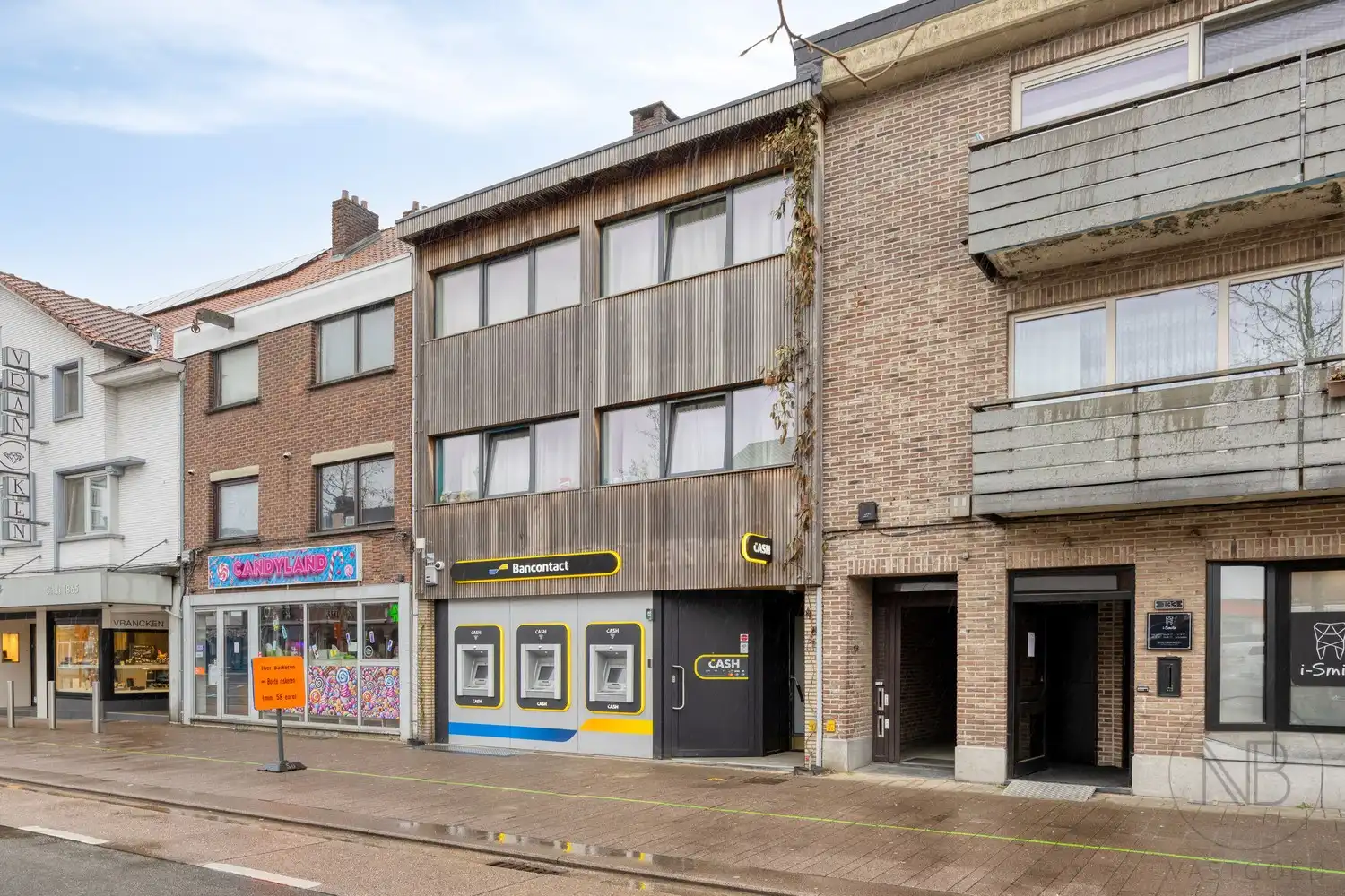 Uniek Investeringspand met een goed rendement op de Stalenstraat Genk foto {{pictureIndex}}