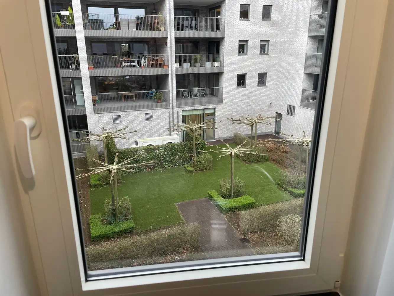 Mooie assistentieflat te huur van 87 m² + terras van 9 m². foto 2