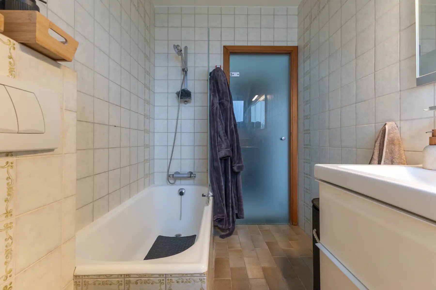 Opbrengsteigendom met 4 wooneenheden en 2 garages foto 16