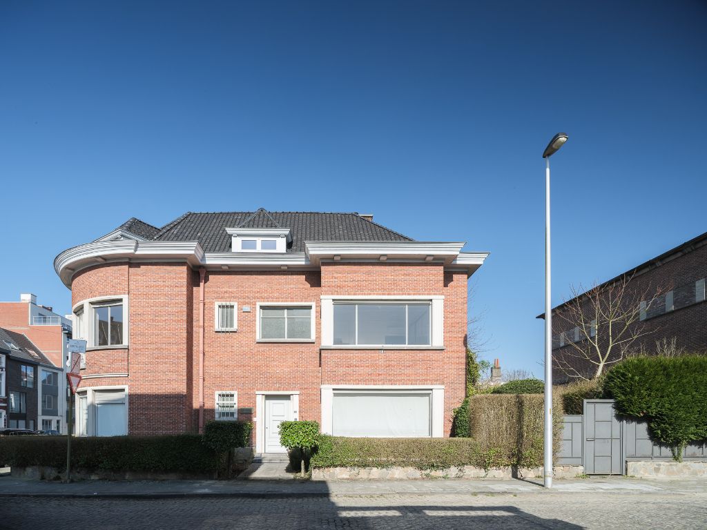 Hoofdfoto van de publicatie: Voormalige dokterswoning met praktijkruimte en stadstuin