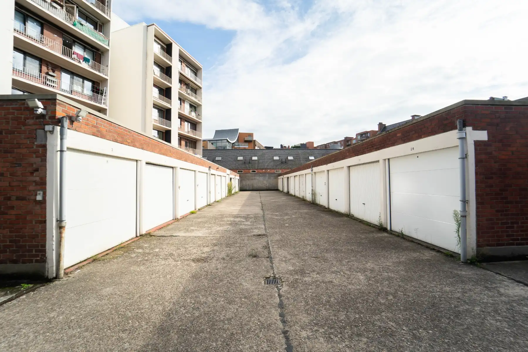 Afgesloten garagebox foto {{pictureIndex}}
