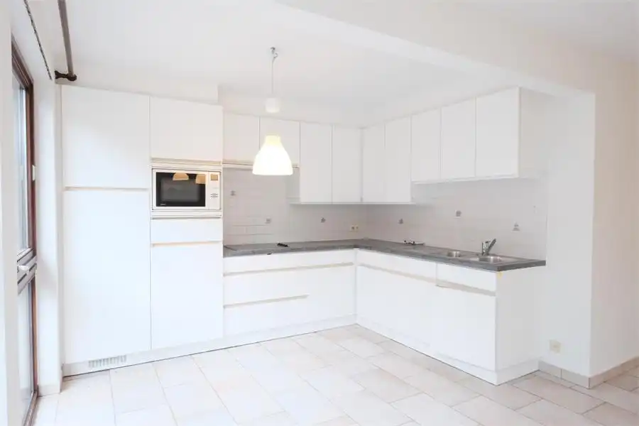 Ruim en lichtrijk appartement met 2 slaapkamers te huur in centrum Izegem foto 6