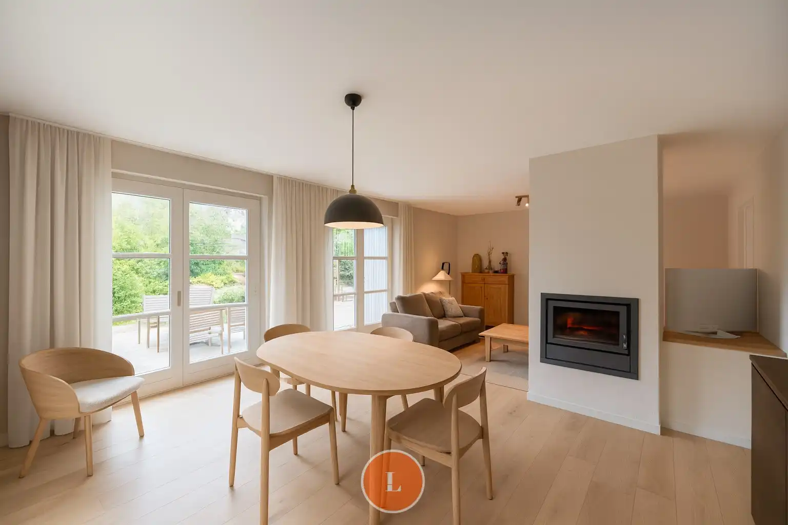 Alleenstaande woning in groene residentiële wijk foto 3