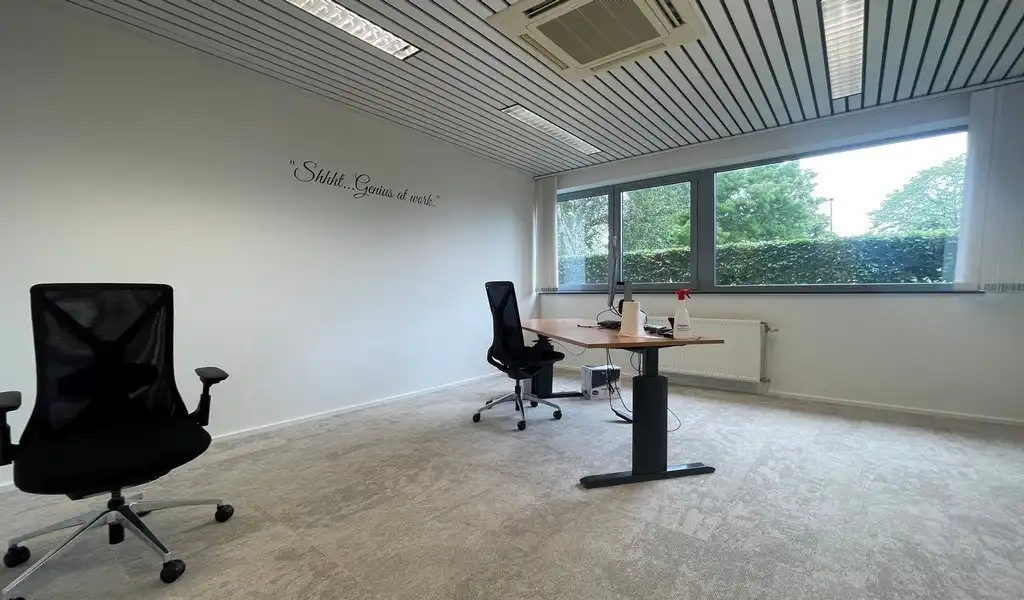 Instapklaar gelijkvloers kantoor te huur in Mechelen-Noord foto 5