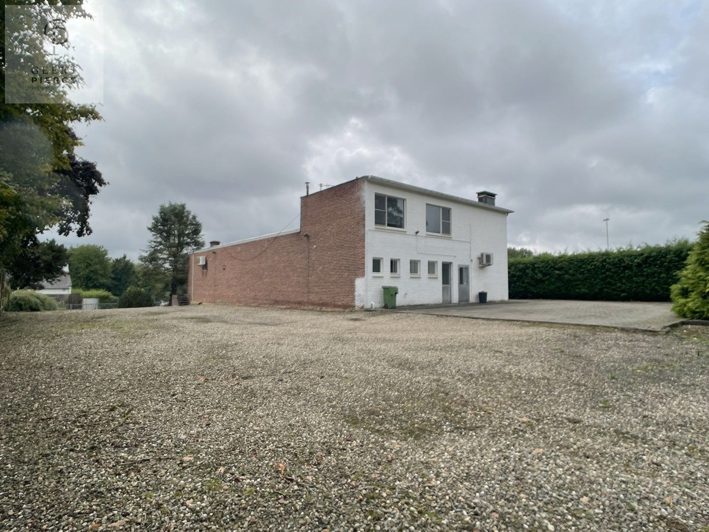 Multifunctioneel pand gelegen op een zeer gunstige locatie. foto 5