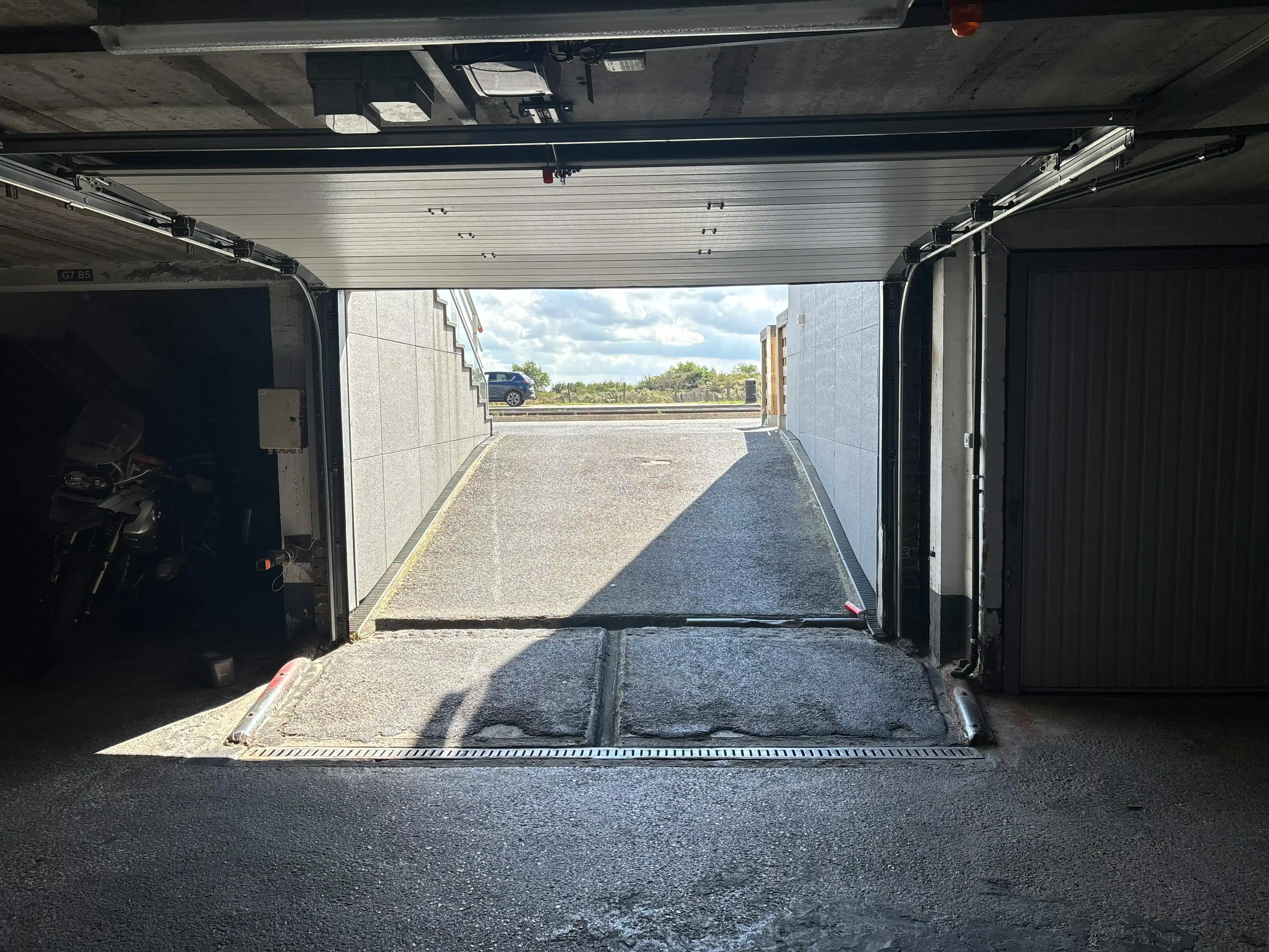 Goed gelegen garagebox te koop onder Zeedijk Middelkerke! foto 6